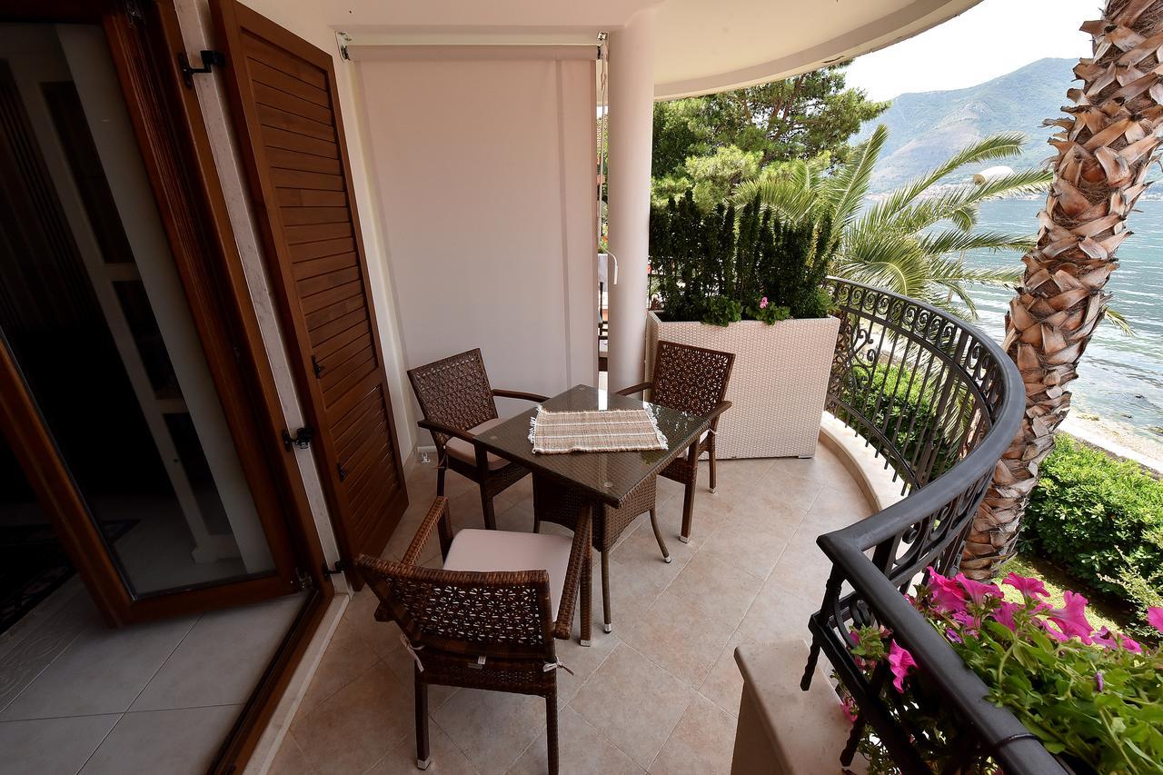 Apartment Maniva Kotor Exteriör bild