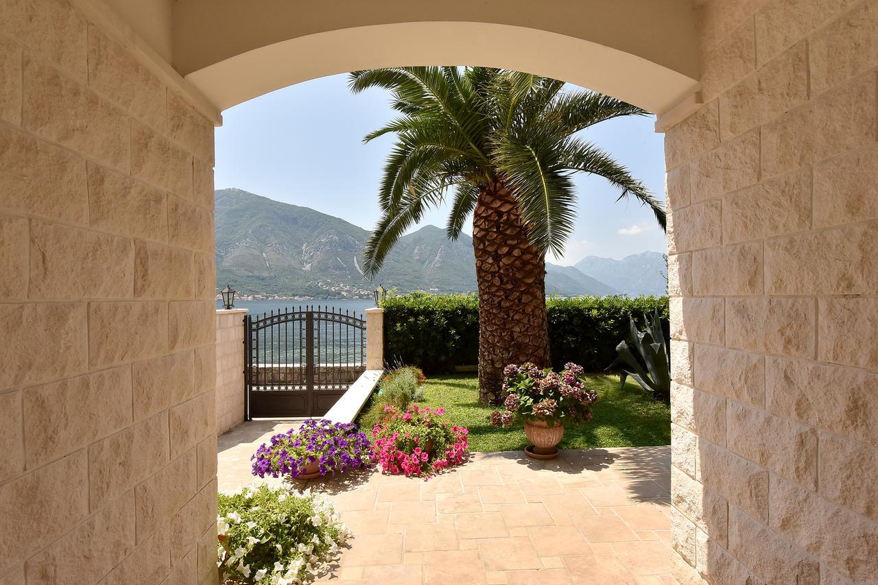 Apartment Maniva Kotor Exteriör bild